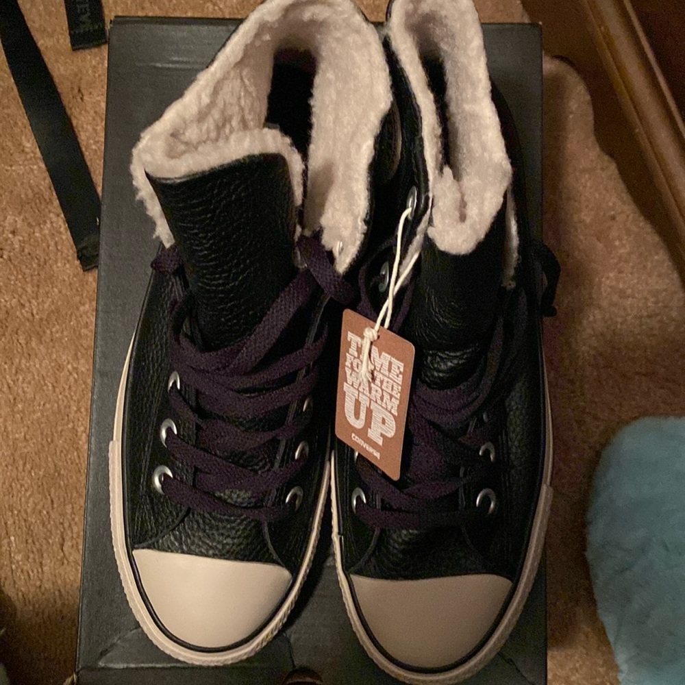 Men’s Converse black leather high top sz men’s 9